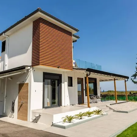 Lobster Villa *