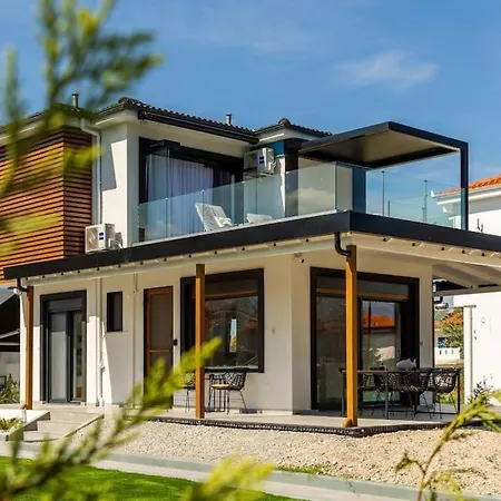 Lobster Villa *